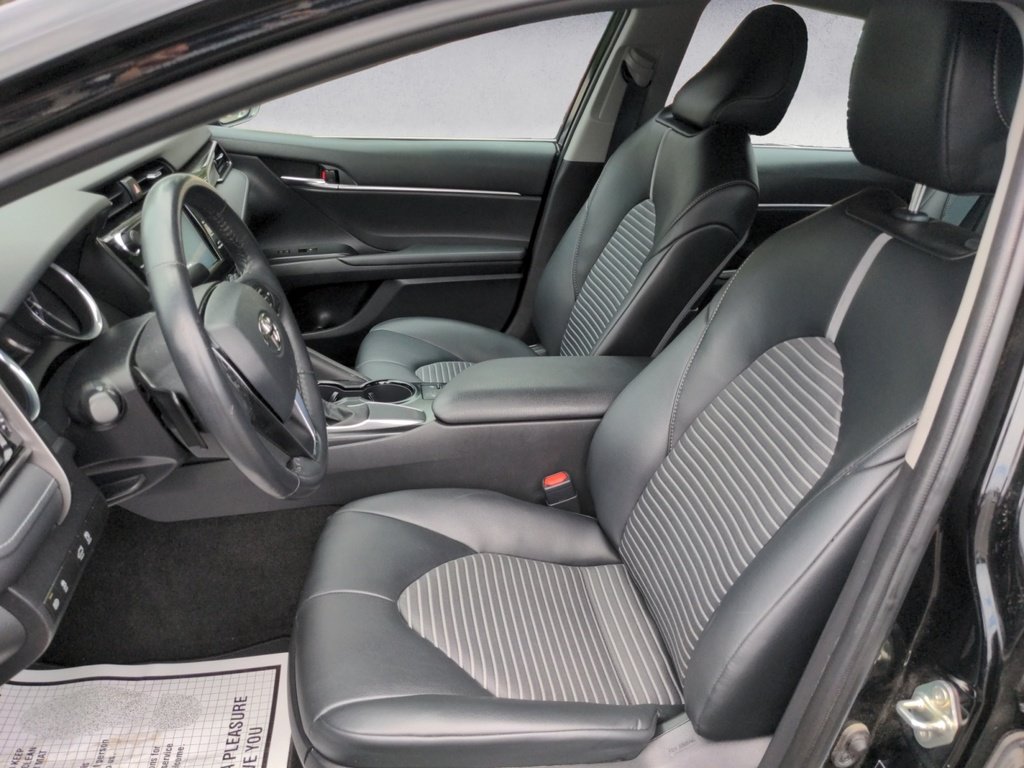 Toyota Camry SE LOW KMS! 2020