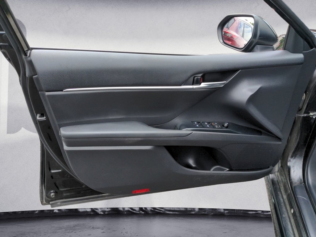 Toyota Camry SE LOW KMS! 2020
