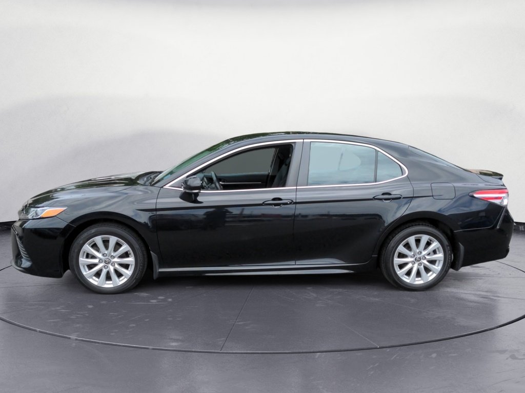 Toyota Camry SE LOW KMS! 2020