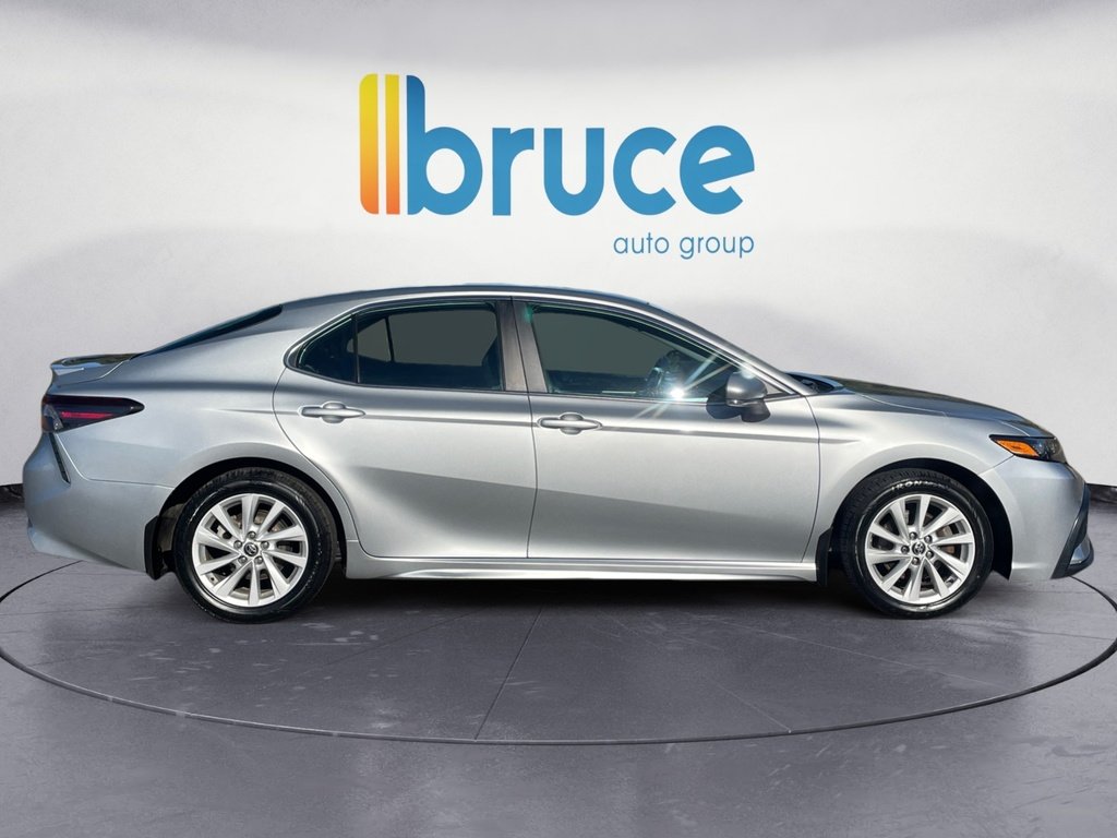 Toyota Camry SE 2022