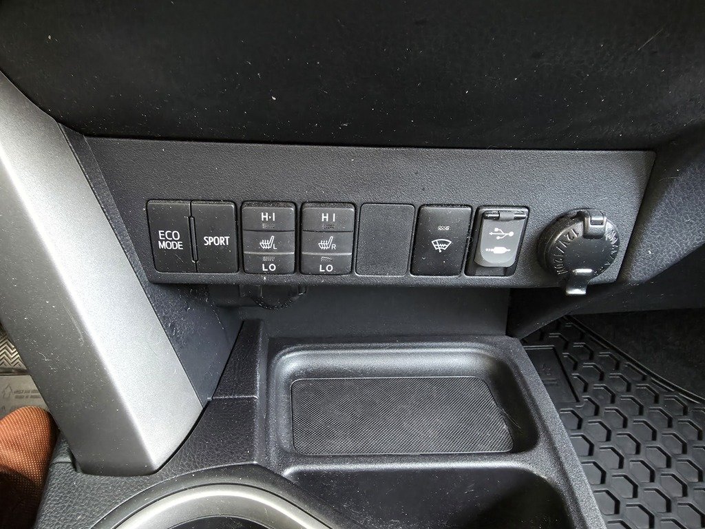 Toyota RAV4 XLE 2017