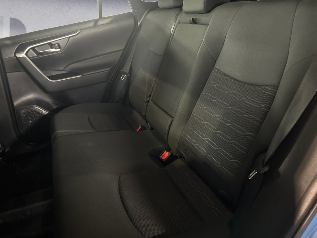 2022 Toyota RAV4 HYBRID SE