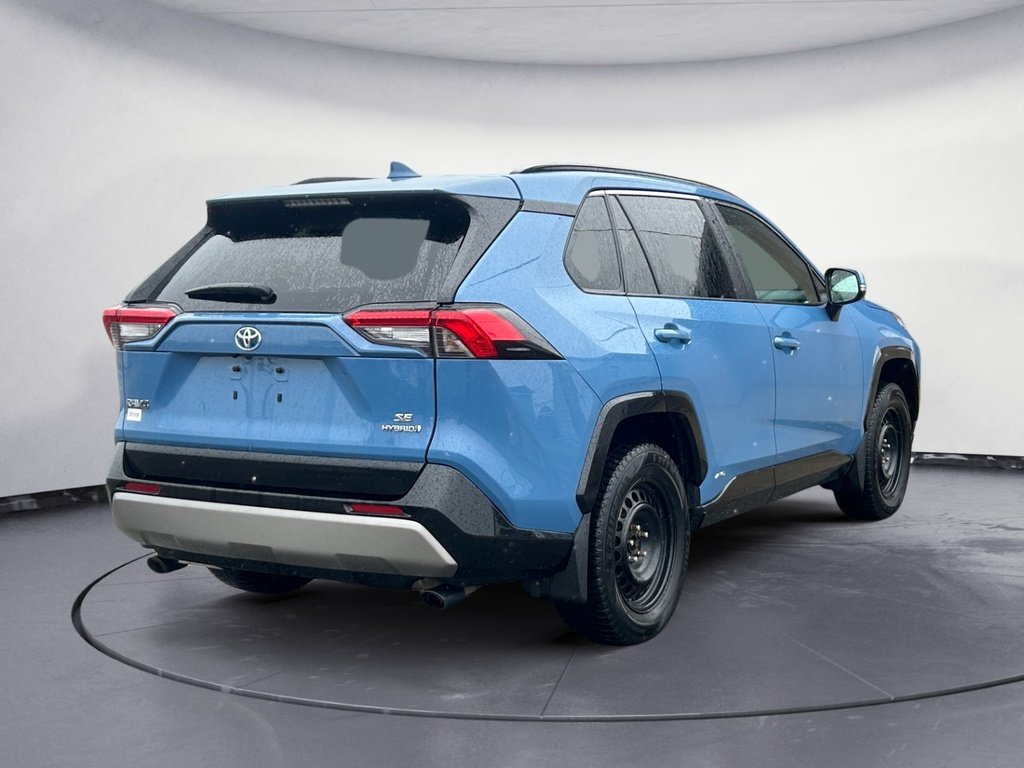 2022 Toyota RAV4 HYBRID SE