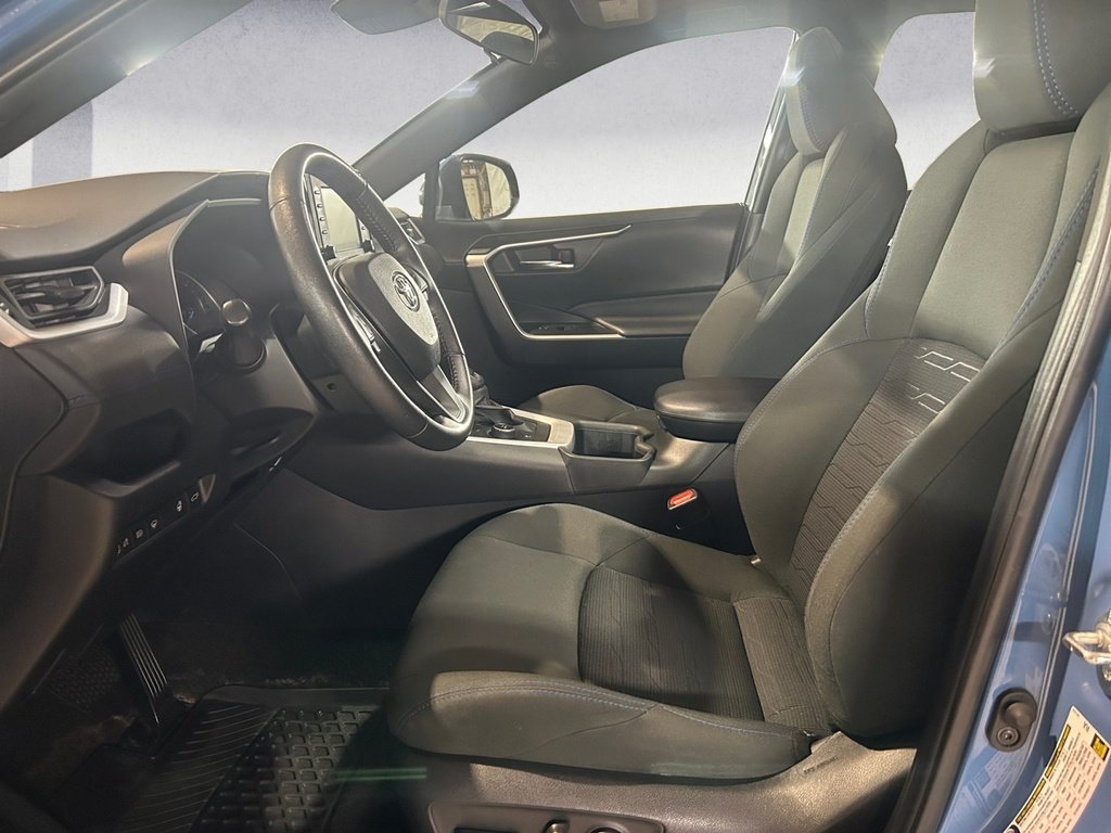 2022 Toyota RAV4 HYBRID SE