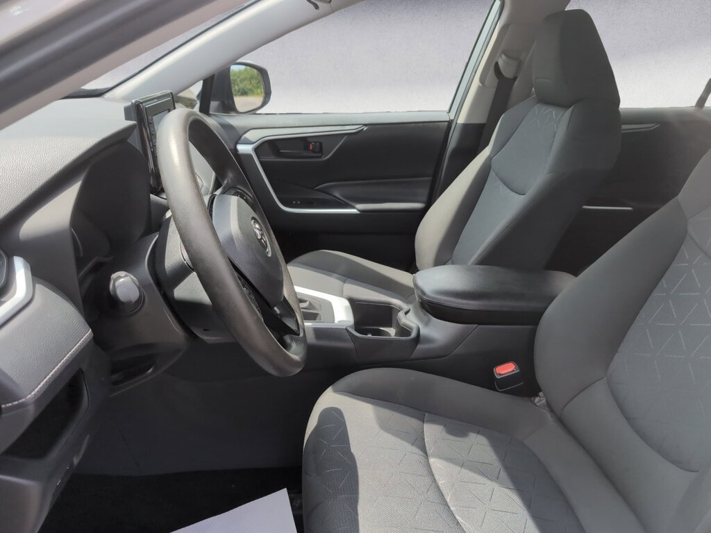 Toyota RAV4 LE 2022