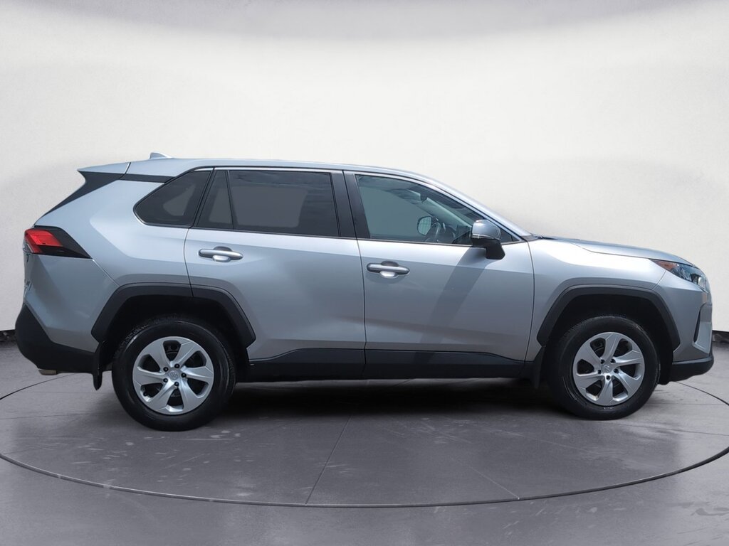 Toyota RAV4 LE 2022