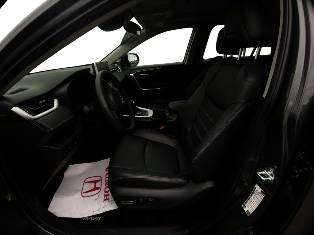 Toyota RAV4 HYBRID XLE 2025