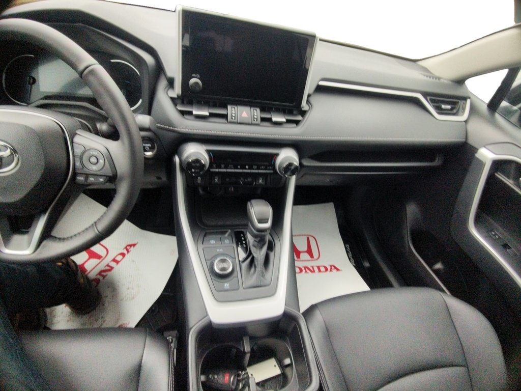 Toyota RAV4 HYBRID XLE 2025