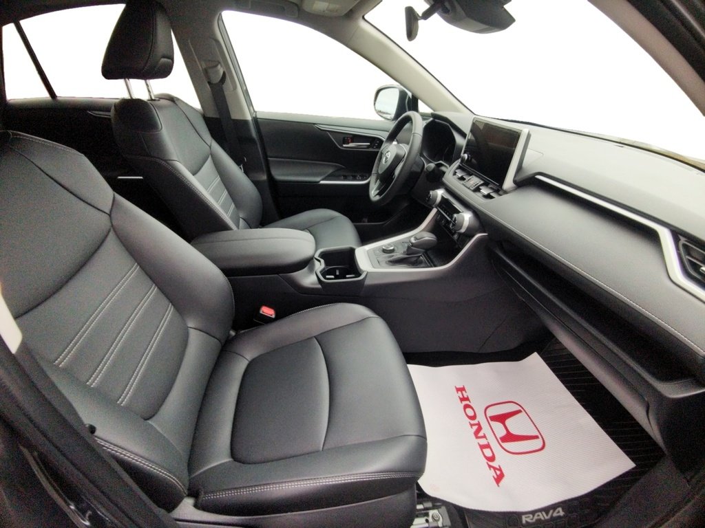 Toyota RAV4 HYBRID XLE 2025