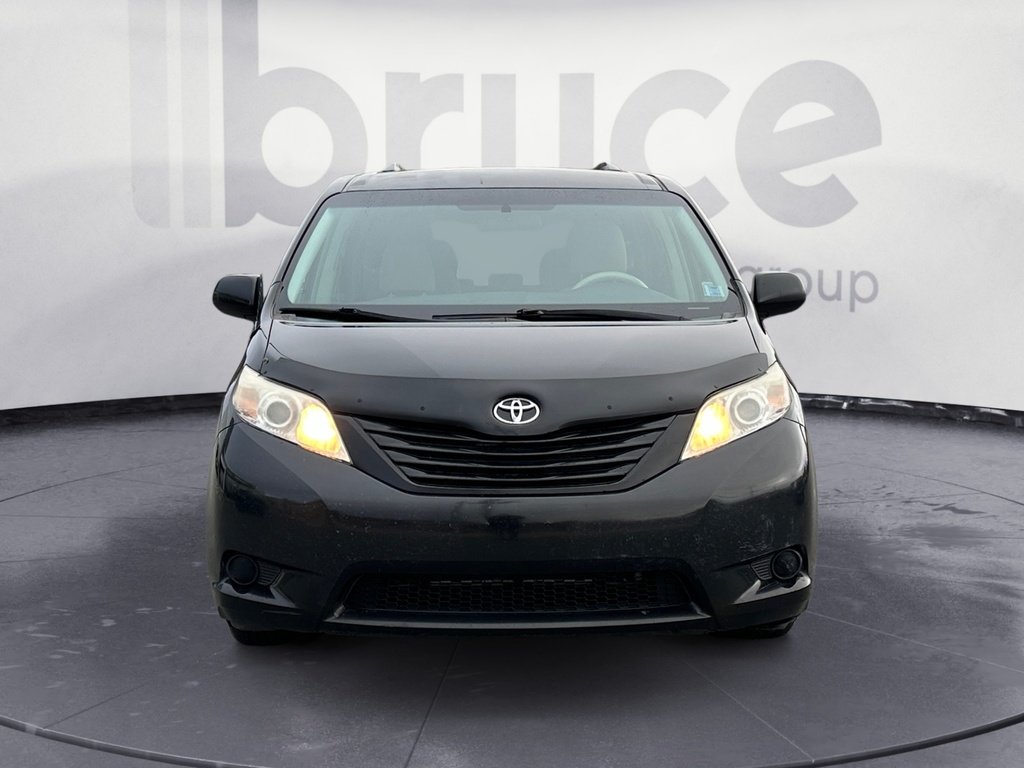 Toyota Sienna BASE 2014