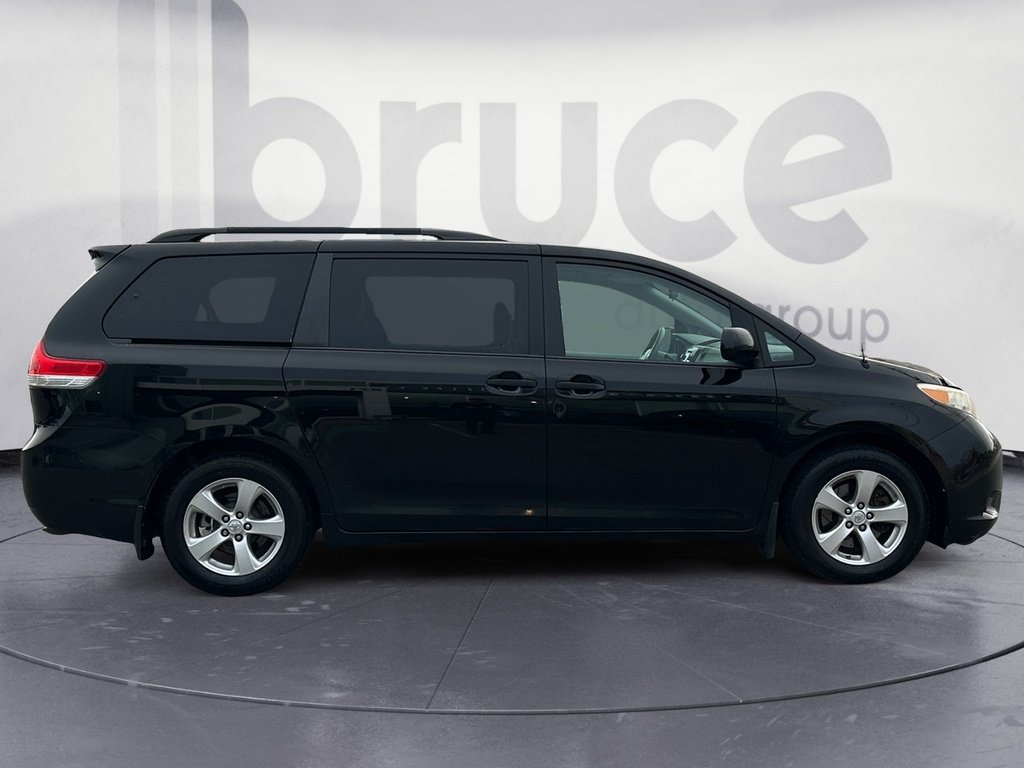 Toyota Sienna BASE 2014