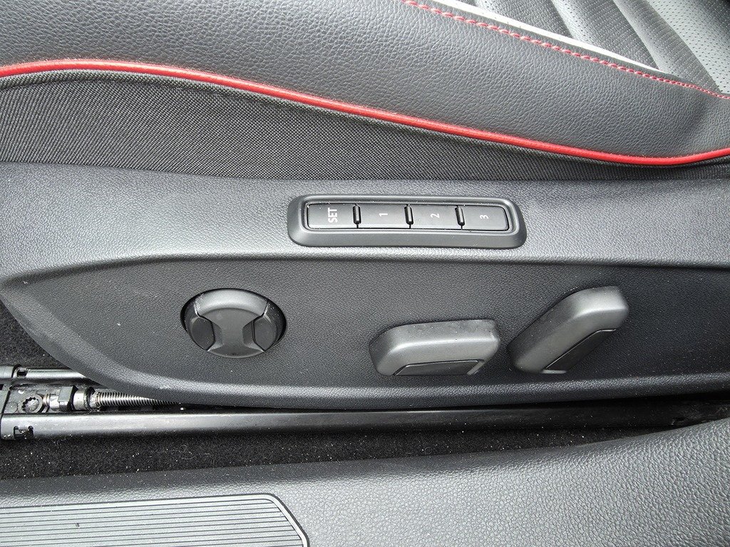 2023 Volkswagen Golf GTI PERFORMANCE