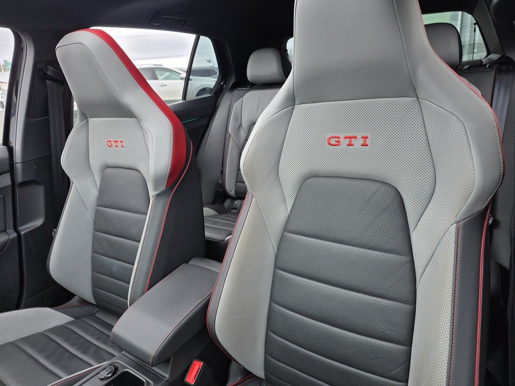 2023 Volkswagen Golf GTI PERFORMANCE