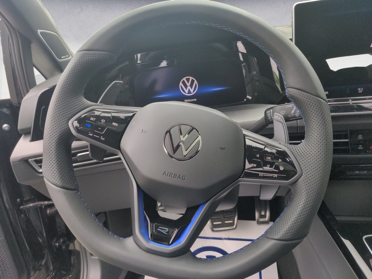 2025 Volkswagen Golf R BASE