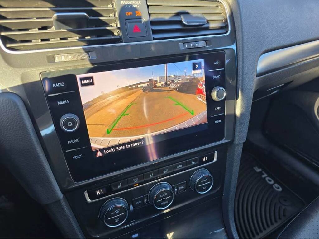 2019 Volkswagen Golf Highline, Leather, Sunroof!