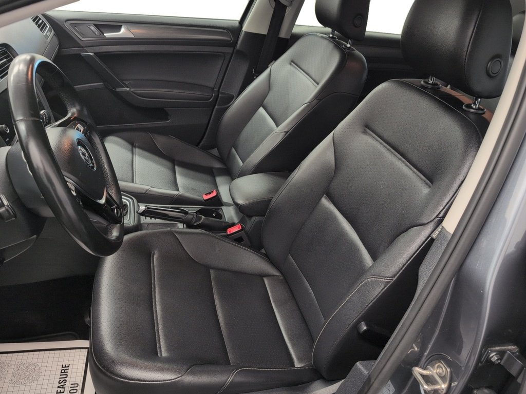 2019 Volkswagen Golf Highline, Leather, Sunroof!