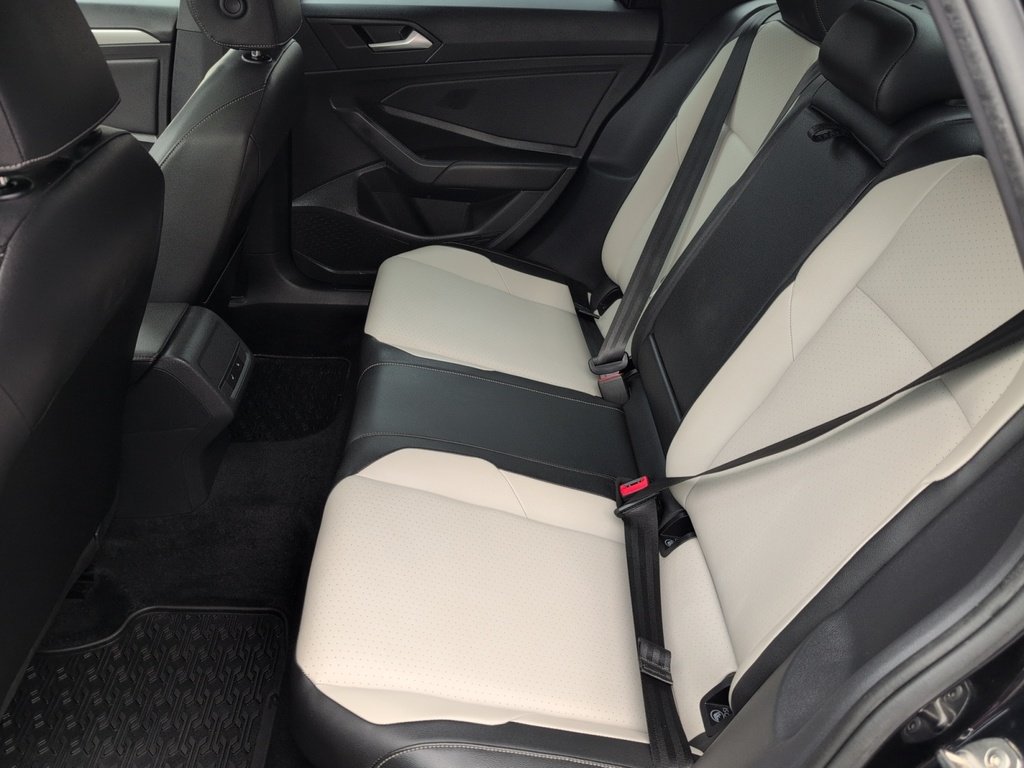 2019 Volkswagen Jetta R-Line 6 Speed Manual! Leather, Sunroof!