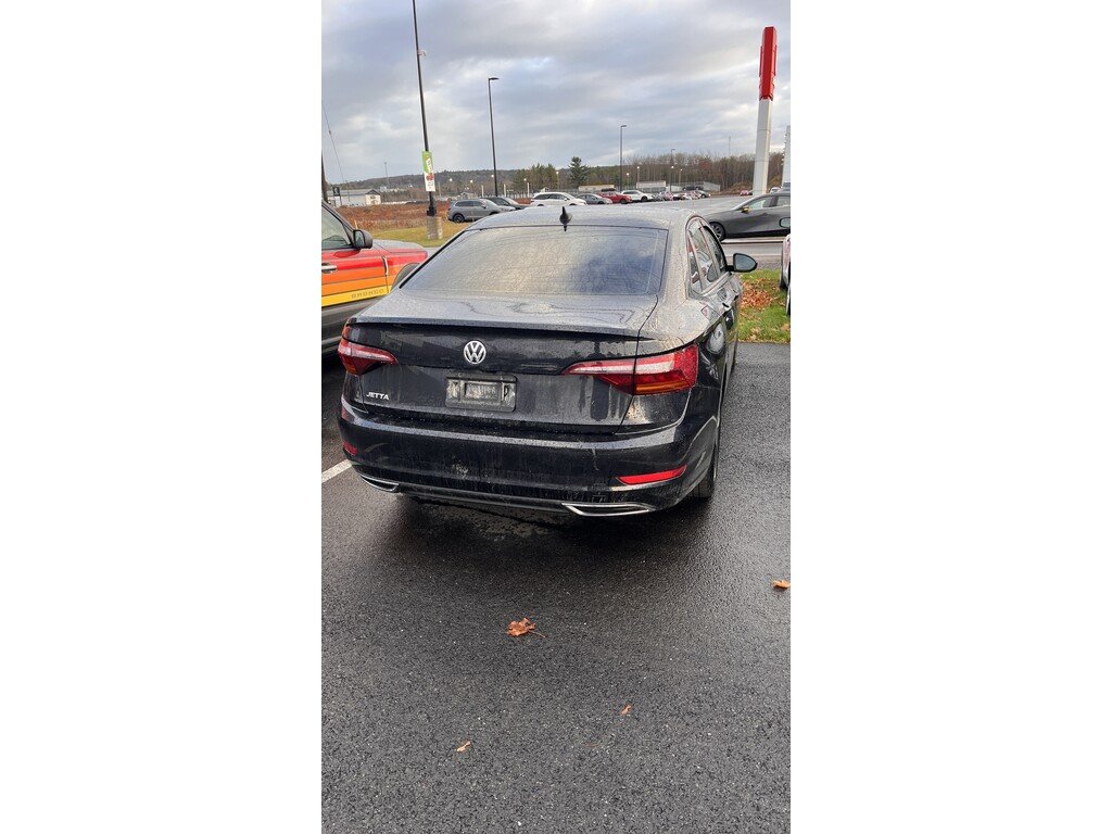 2019 Volkswagen Jetta R-Line 6 Speed Manual! Leather, Sunroof!