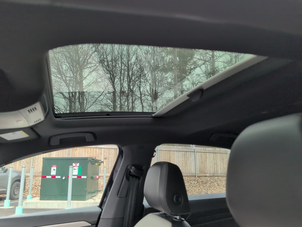 2019 Volkswagen Jetta R-Line 6 Speed Manual! Leather, Sunroof!