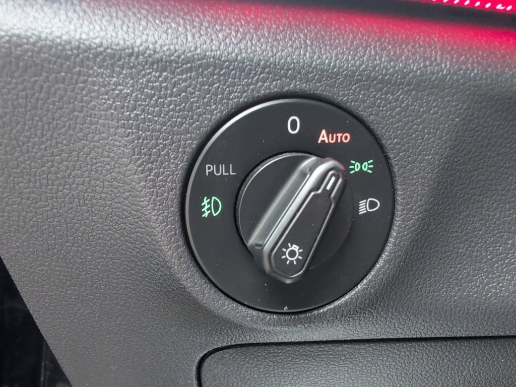 2019 Volkswagen Jetta R-Line 6 Speed Manual! Leather, Sunroof!