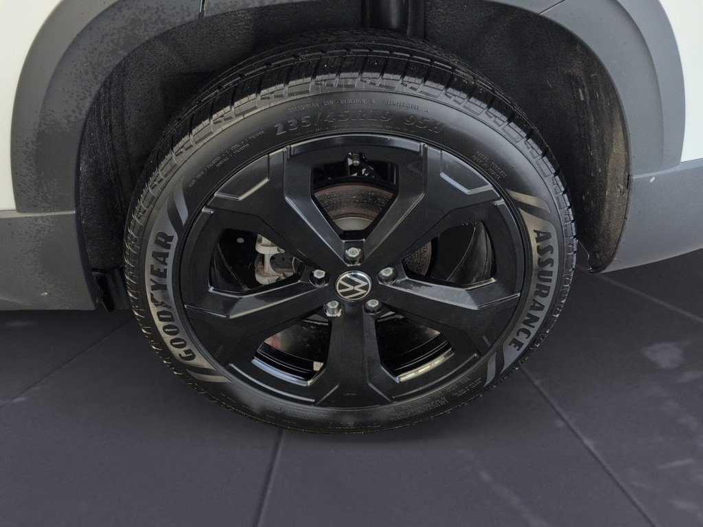 2025 Volkswagen Taos Black Edition 4MOTION