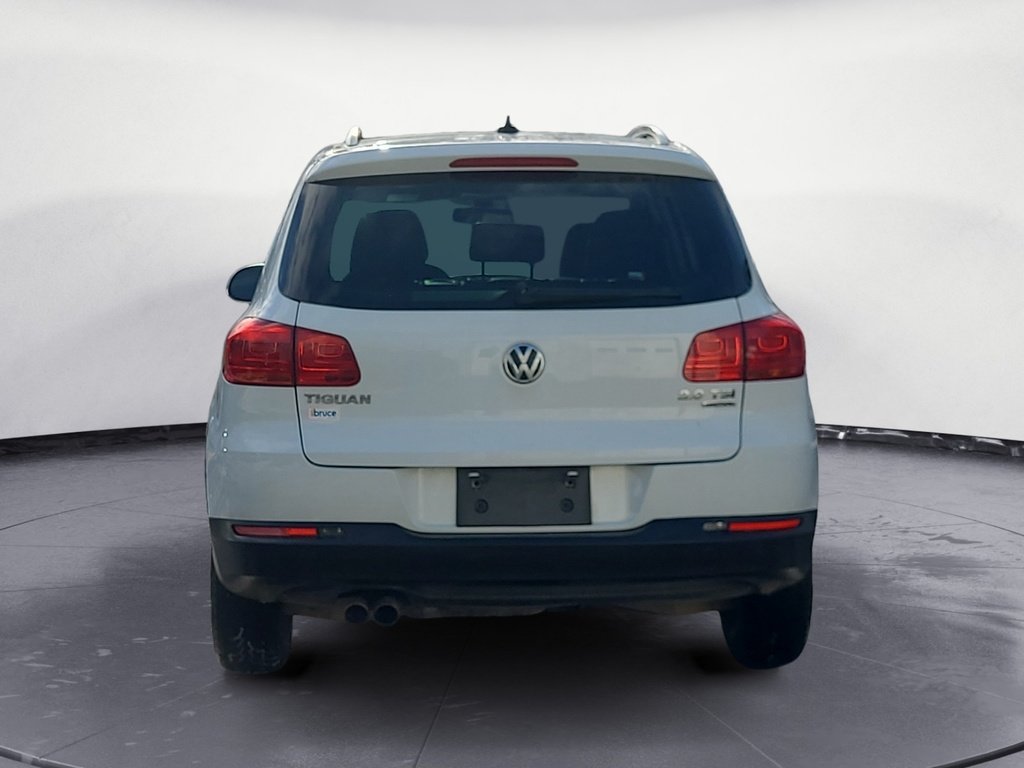 Volkswagen Tiguan S 2015
