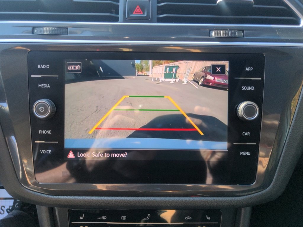 2024 Volkswagen Tiguan Comfortline AWD - Leather, Sunroof & Remote Start!