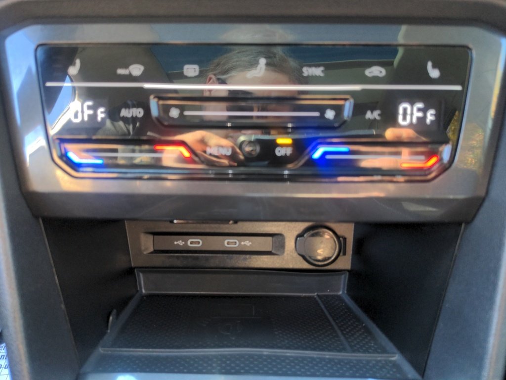 2024 Volkswagen Tiguan Comfortline AWD - Leather, Sunroof & Remote Start!