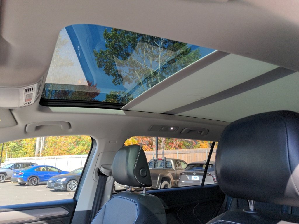 Volkswagen Tiguan Comfortline AWD - Leather, Sunroof & Remote Start! 2024