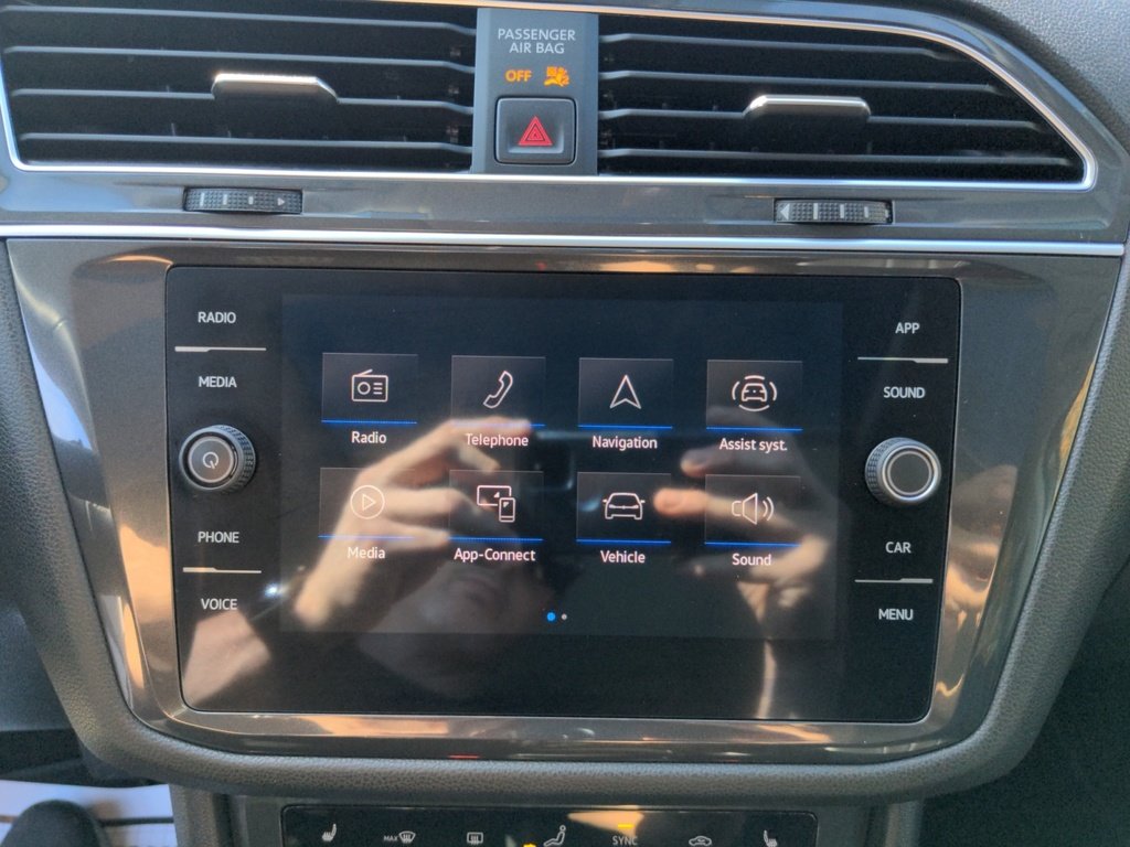 2024 Volkswagen Tiguan Comfortline AWD - Leather, Sunroof & Remote Start!