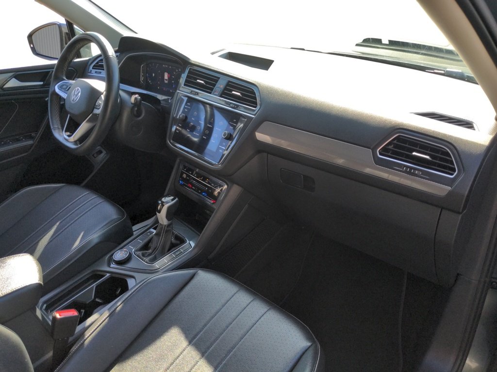 Volkswagen Tiguan Comfortline AWD - Leather, Sunroof & Remote Start! 2024