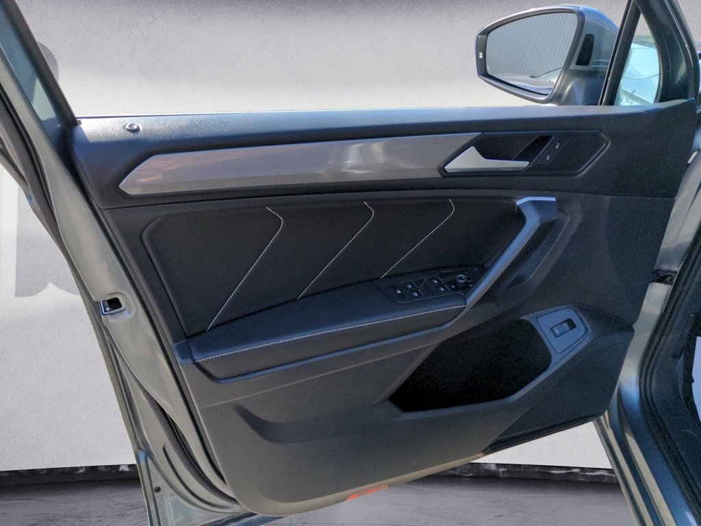 Volkswagen Tiguan Comfortline AWD - Leather, Sunroof & Remote Start! 2024