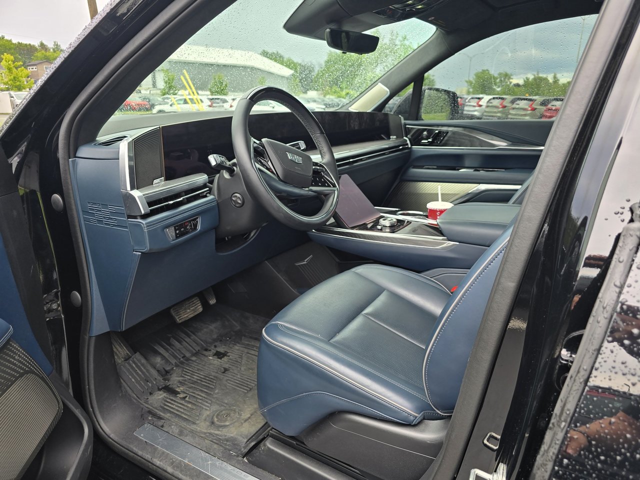 Cadillac Escalade IQ Sport 2 740 KM D'AUTONOMIE 2025-10