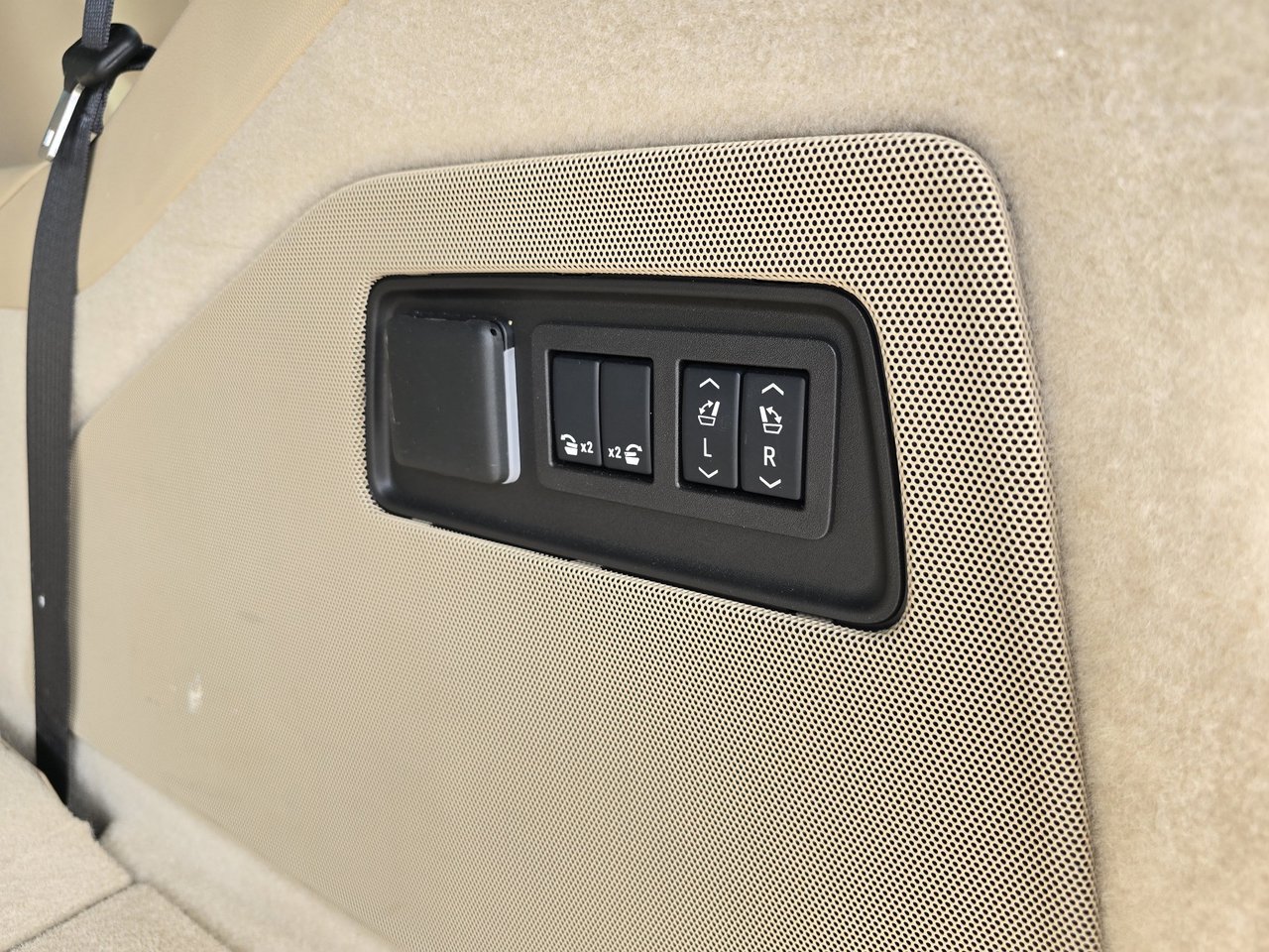 2024 Cadillac Escalade 4WD Premium Luxury-16