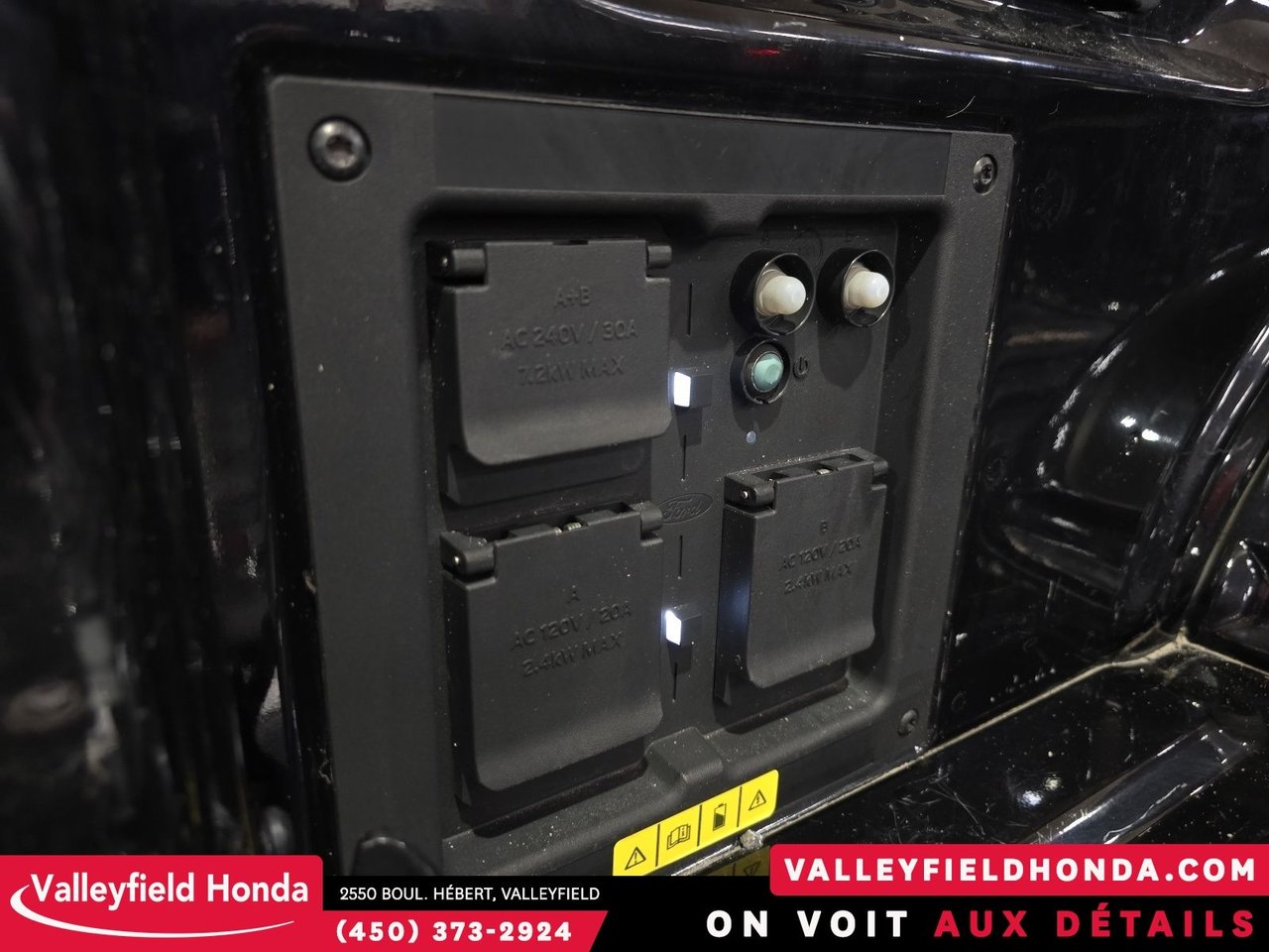 Ford F-150 Lightning LARIAT 2023-9