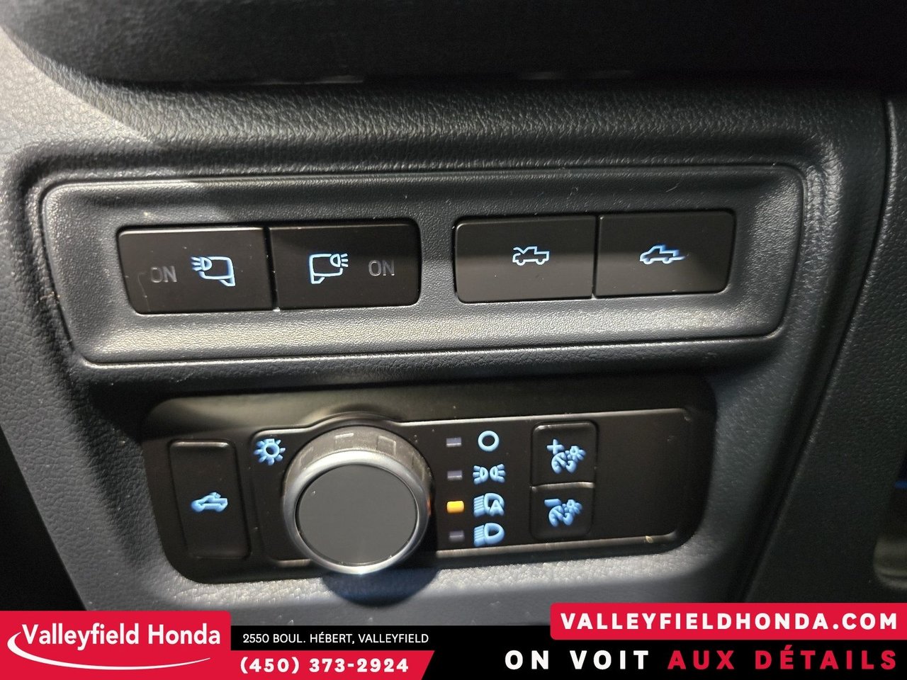 Ford F-150 Lightning LARIAT 2023-35