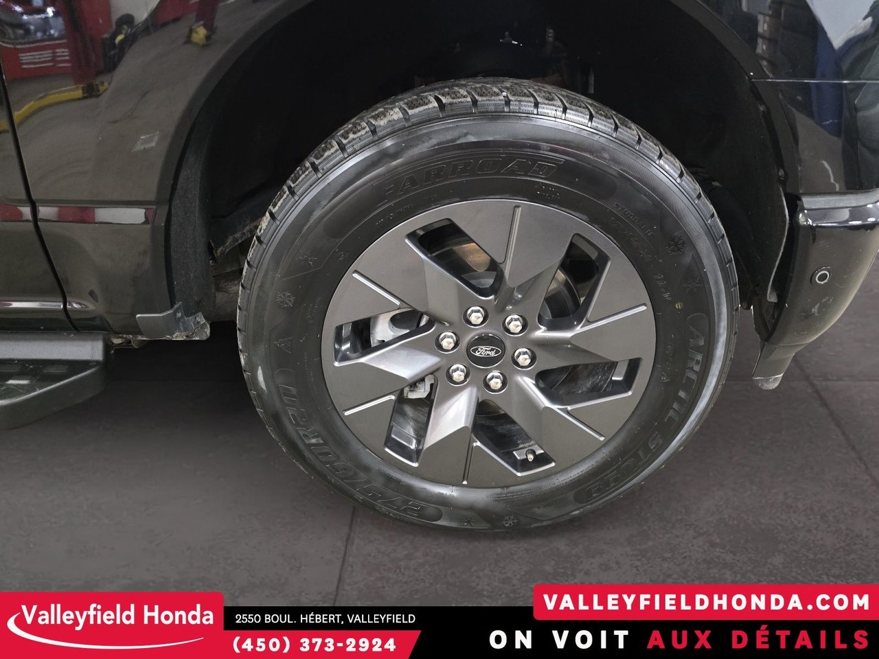 Ford F-150 Lightning LARIAT 2023-10