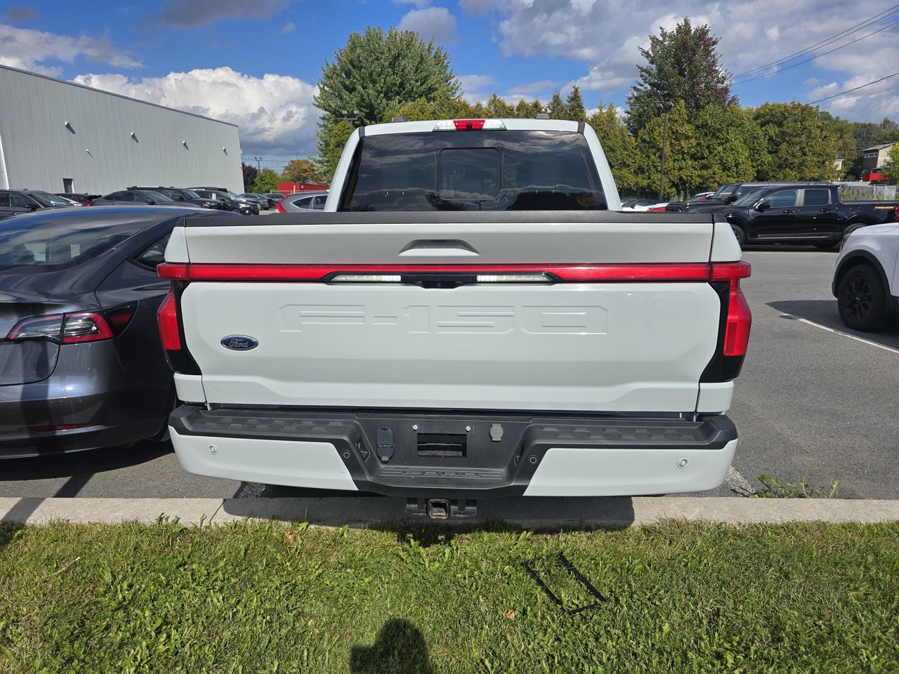 2023 Ford F-150 Lightning LARIAT-2