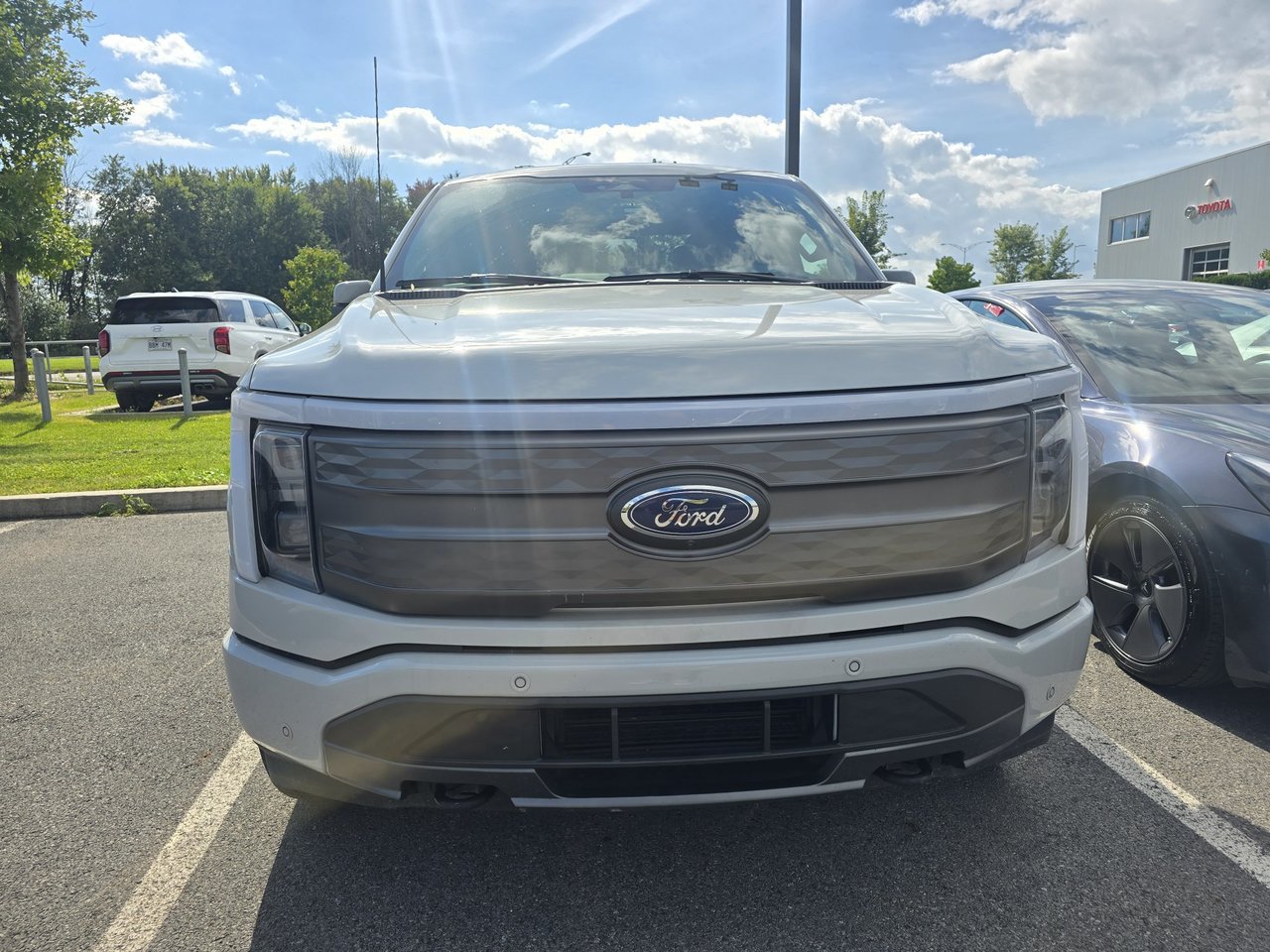 2023 Ford F-150 Lightning LARIAT-1