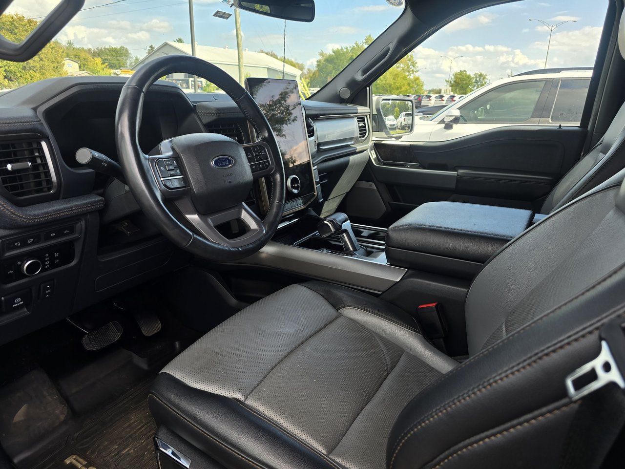 2023 Ford F-150 Lightning LARIAT-6