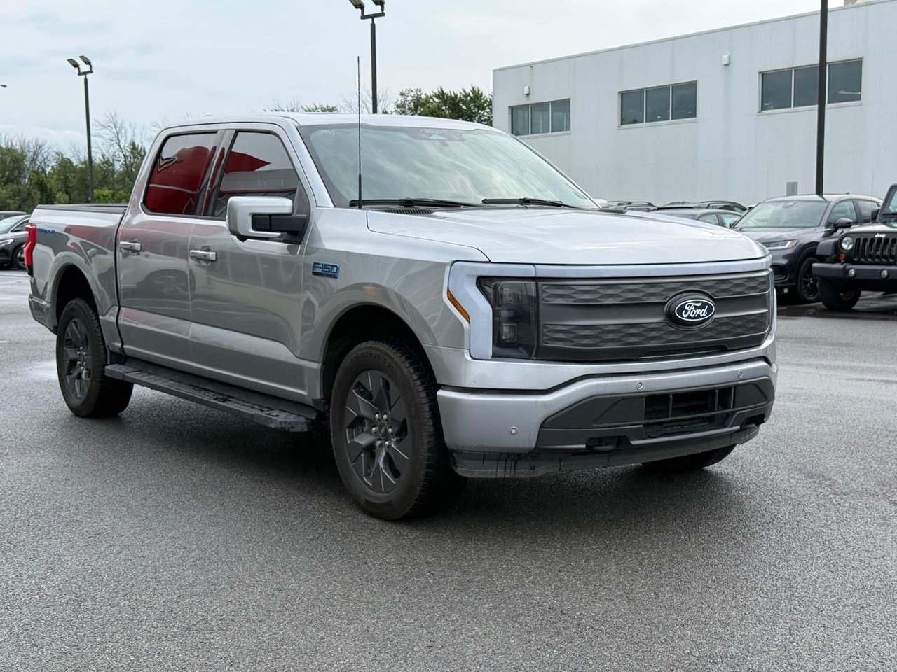 2024 Ford F-150 Lightning LARIAT-2