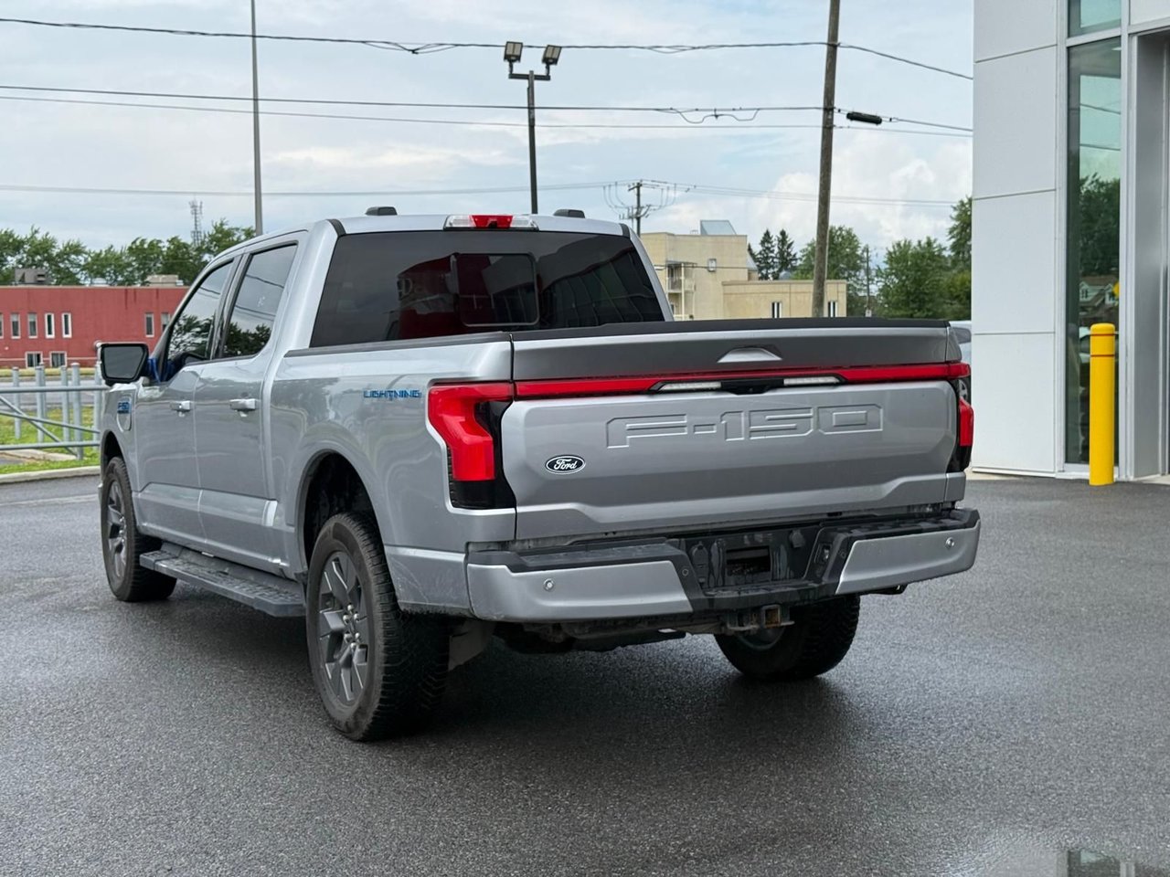 2024 Ford F-150 Lightning LARIAT-6