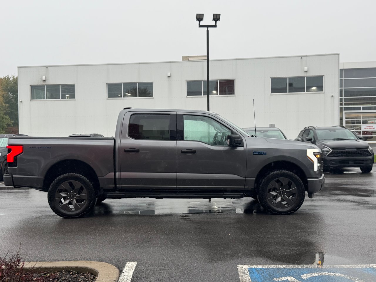 Ford F-150 Lightning XLT 2024-3