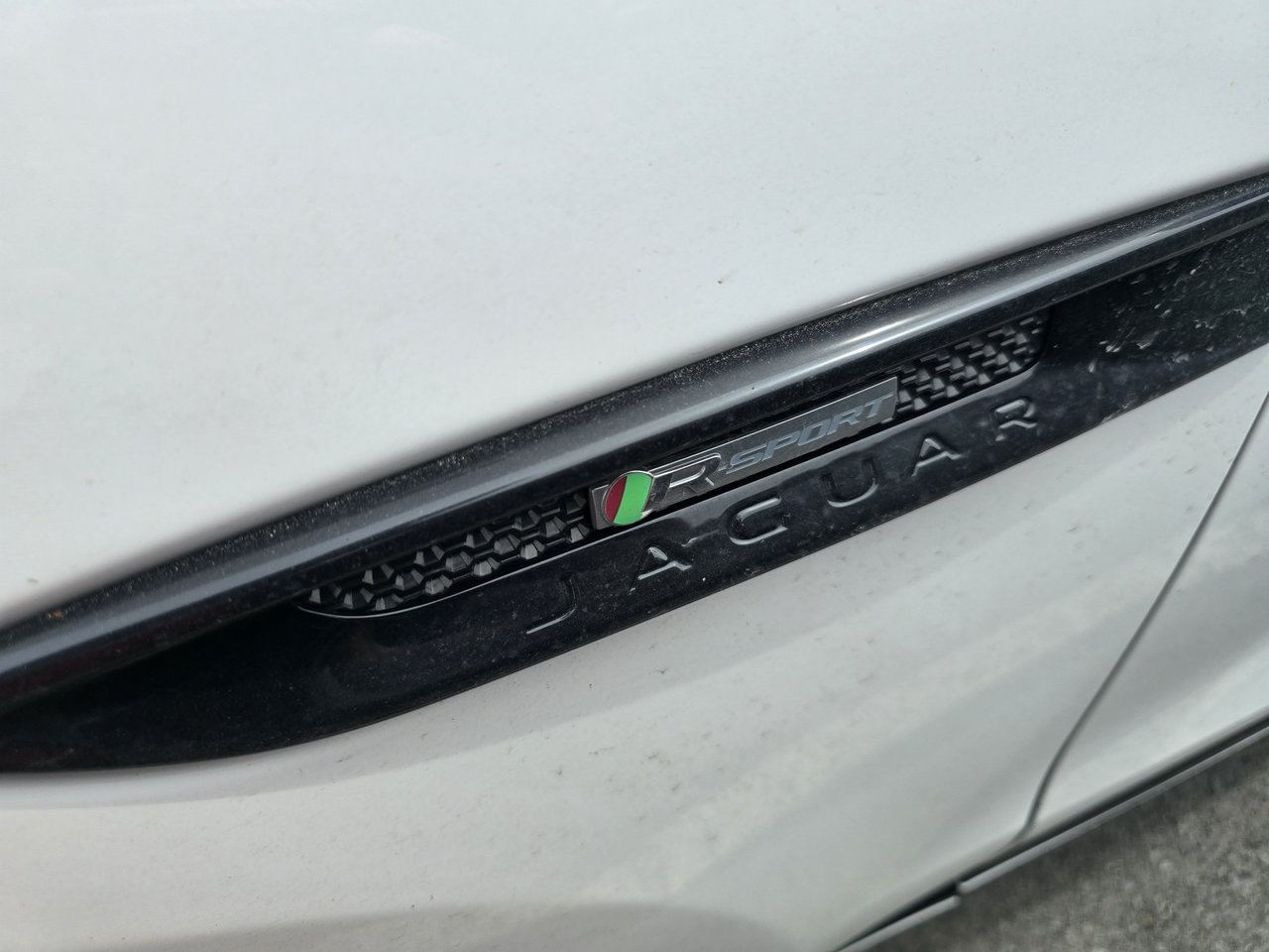 2019 Jaguar F-PACE R-Sport-1
