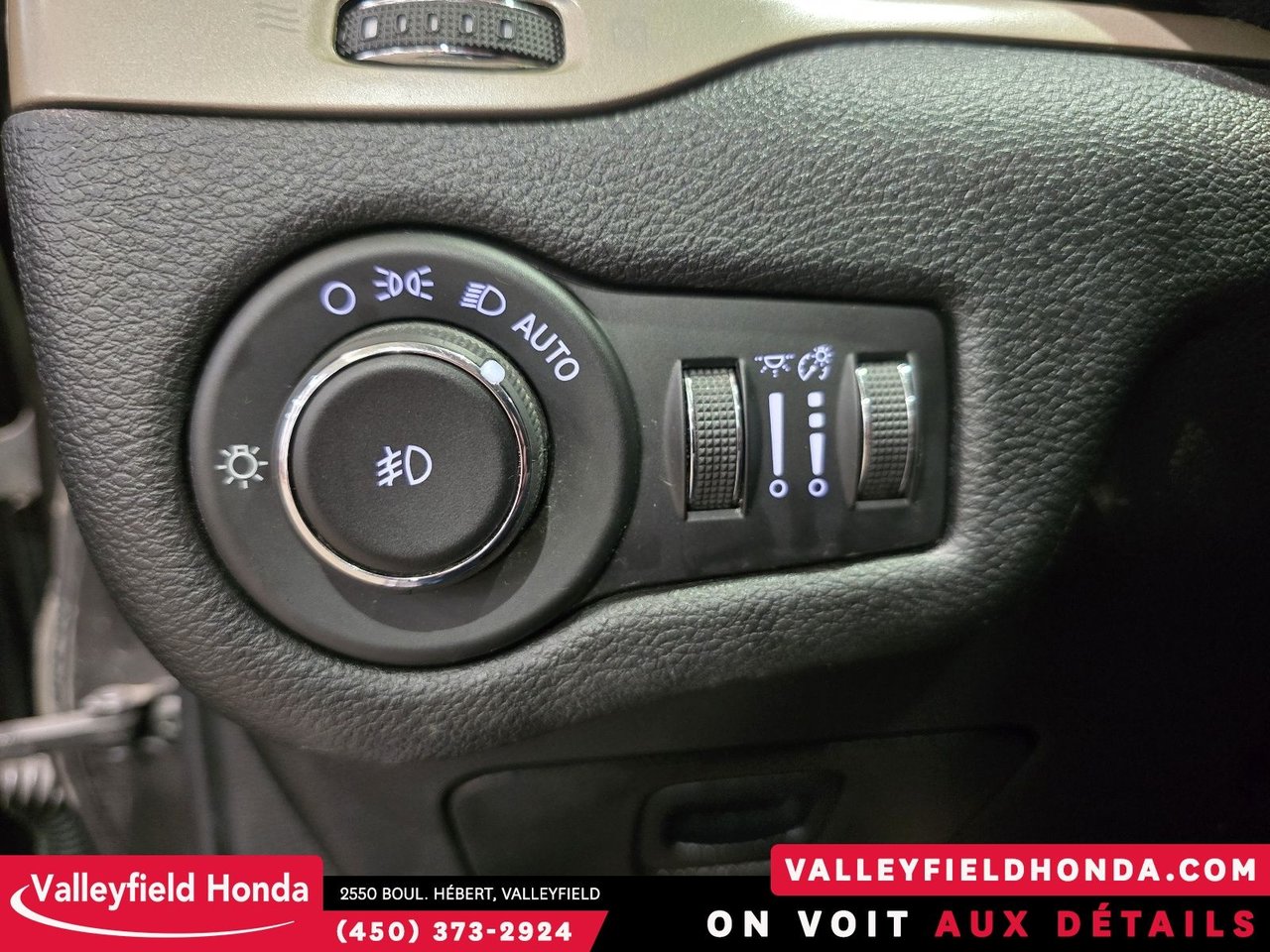 2017 Jeep Cherokee North 4x4-25