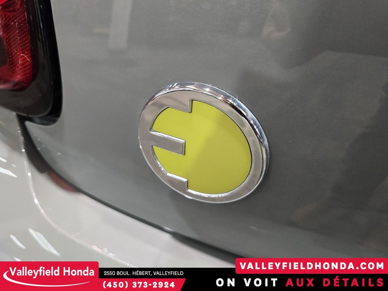 MINI 3 Door Cooper SE IMPECCABLE! 2023-7