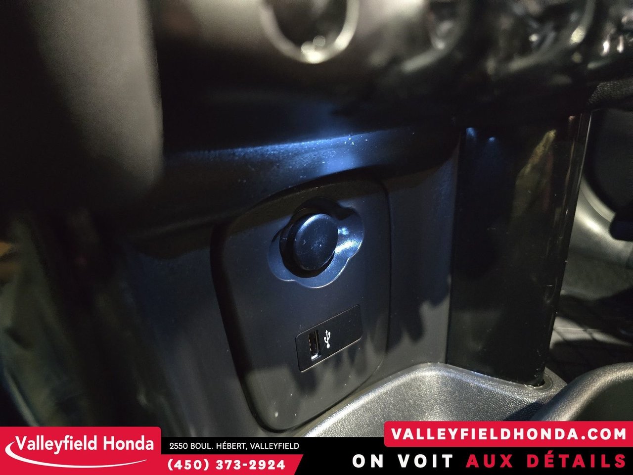 MINI 3 Door Cooper SE IMPECCABLE! 2023-30