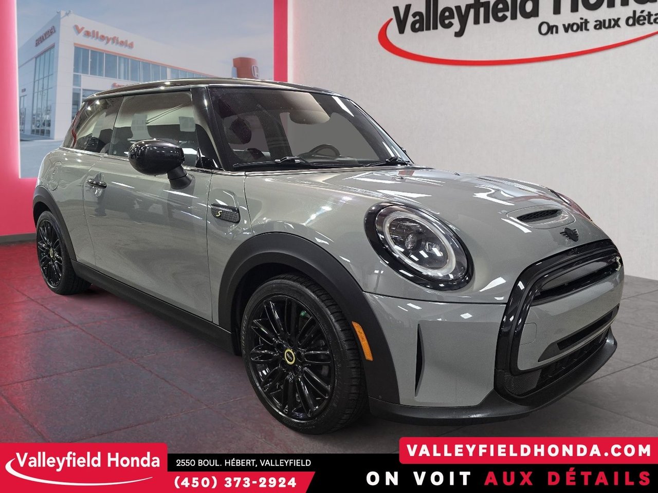 MINI 3 Door Cooper SE IMPECCABLE! 2023-2