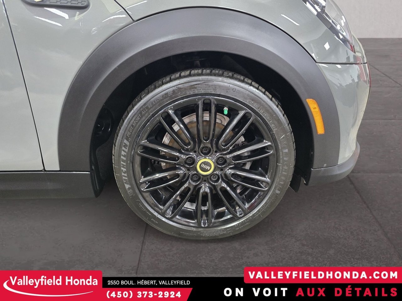 MINI 3 Door Cooper SE IMPECCABLE! 2023-11