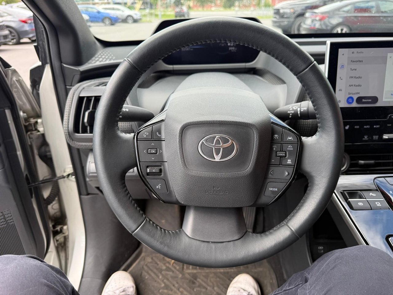 Toyota bZ4X LE 2024-9